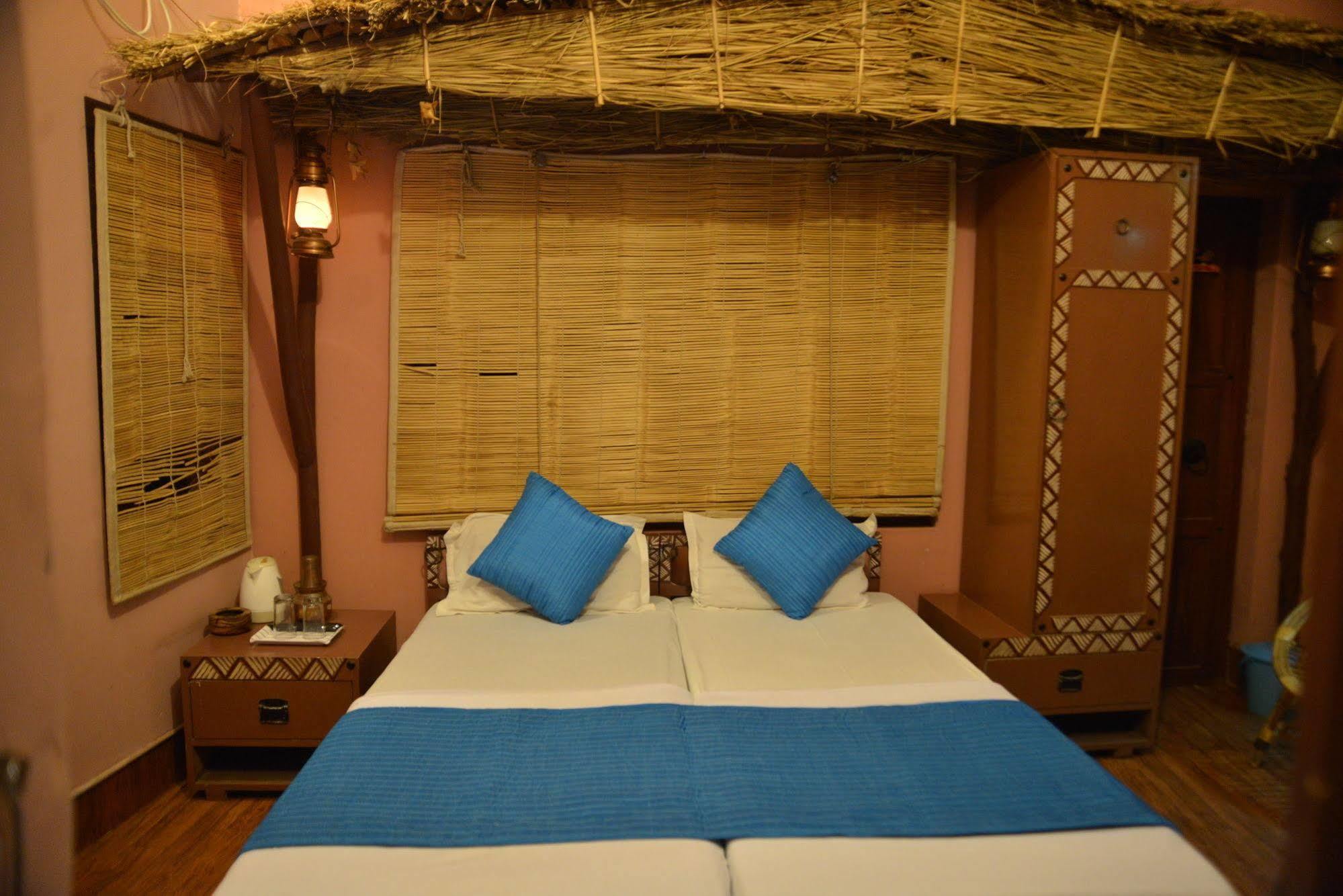 Ganges Inn Varanasi Exterior foto